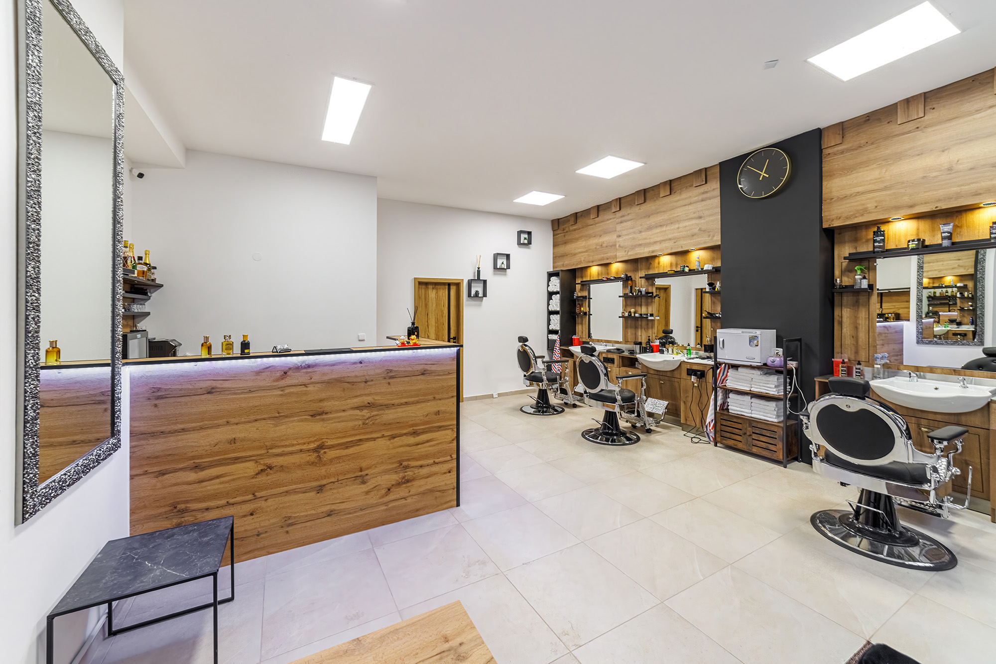 Moderní interiér RANI Barbershop